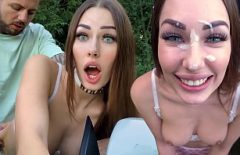 La jeune femme suce sa bite jusqu’au cou
